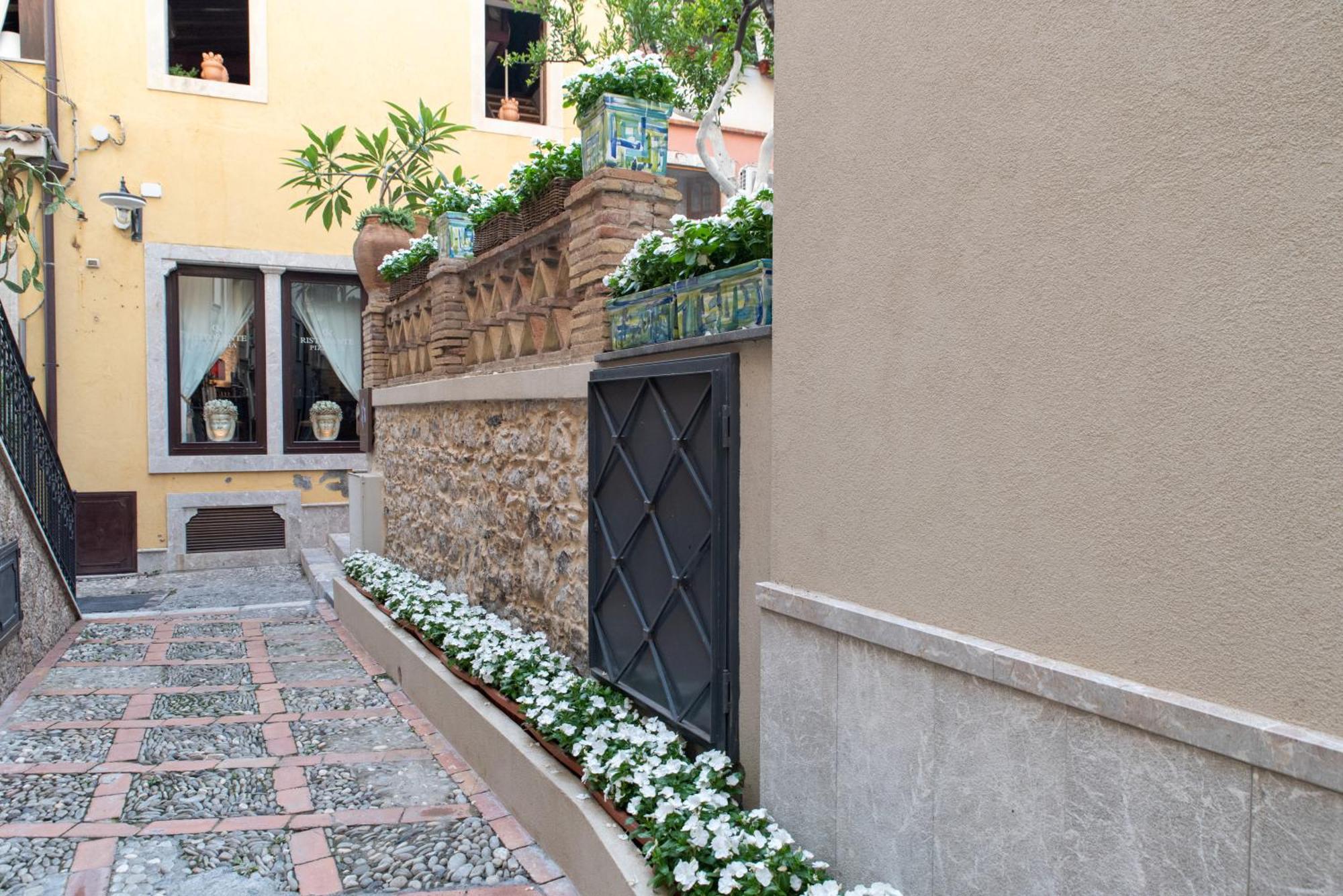 Villa D'Orville Luxury Suites Taormina Exterior foto