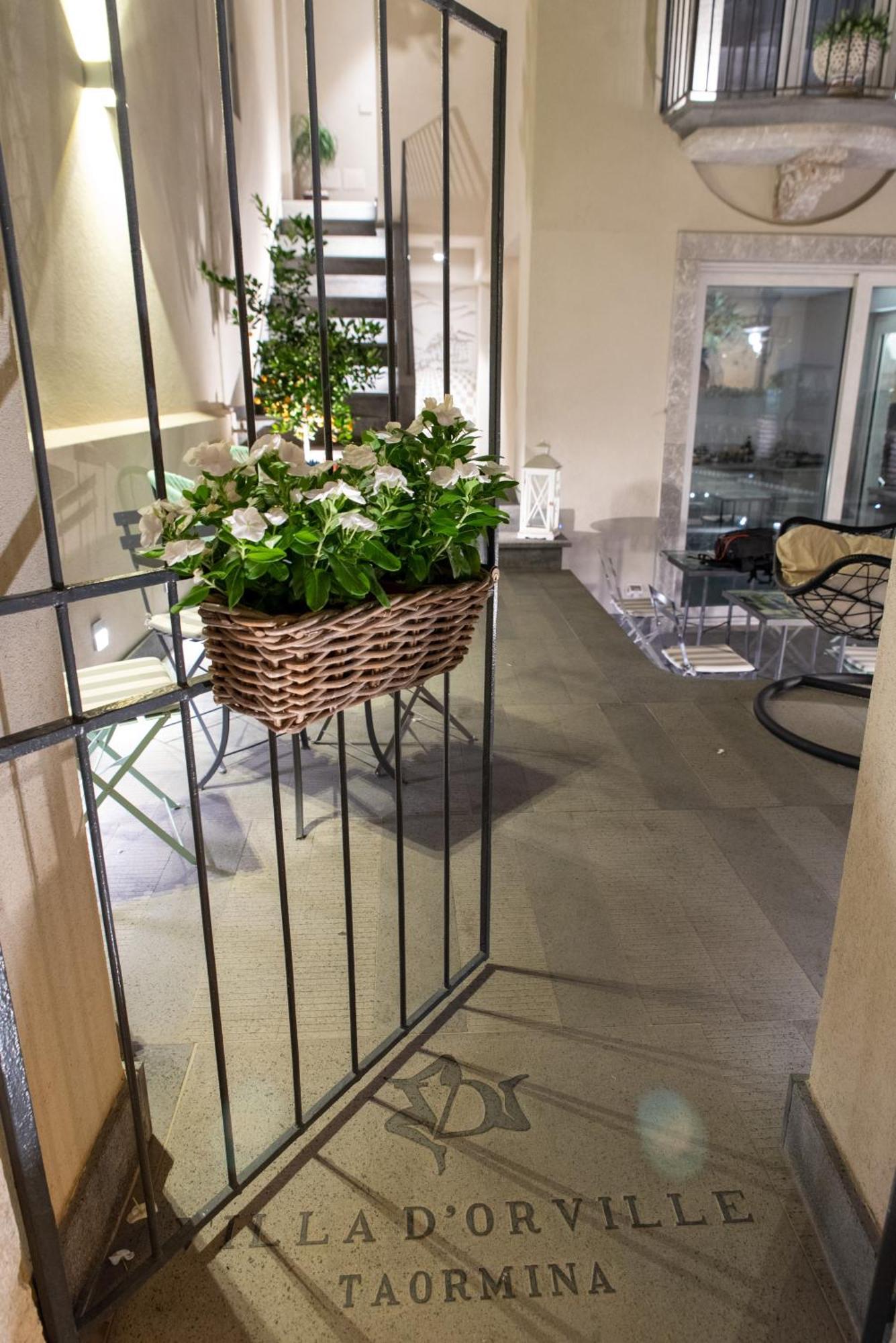 Villa D'Orville Luxury Suites Taormina Exterior foto